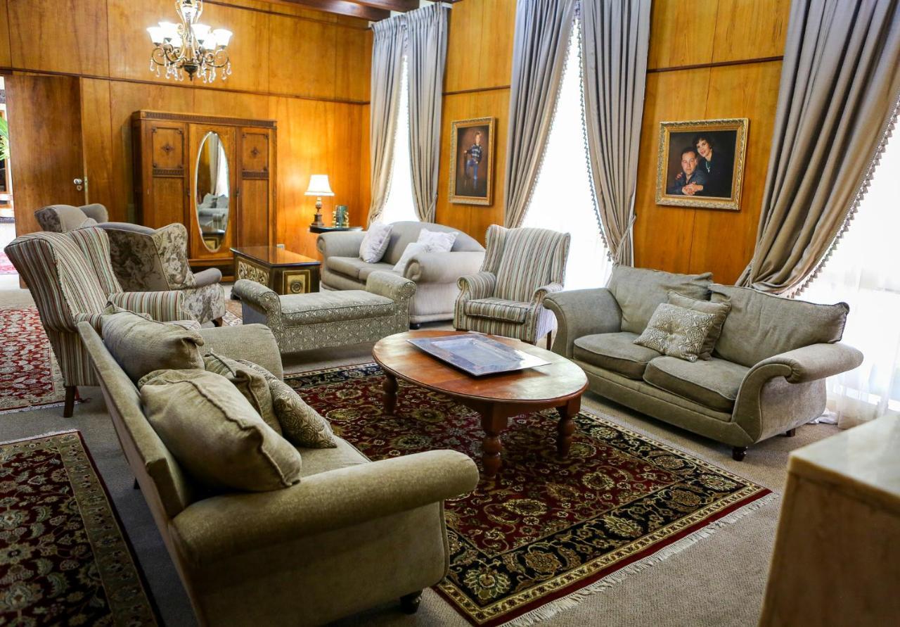 Scott'S Manor Guesthouse Function And Conference Venue Lichtenburg Екстериор снимка
