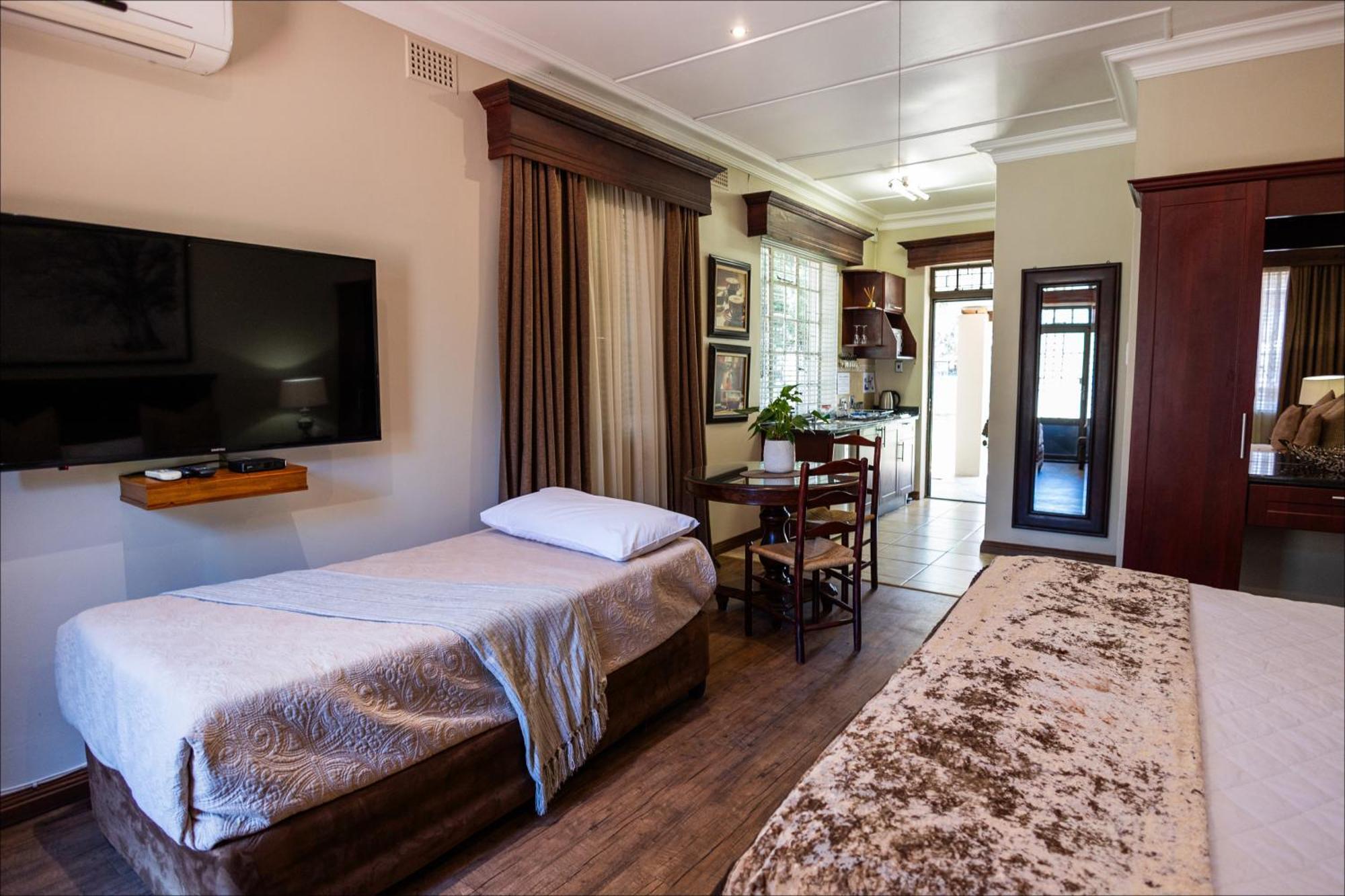 Scott'S Manor Guesthouse Function And Conference Venue Lichtenburg Екстериор снимка