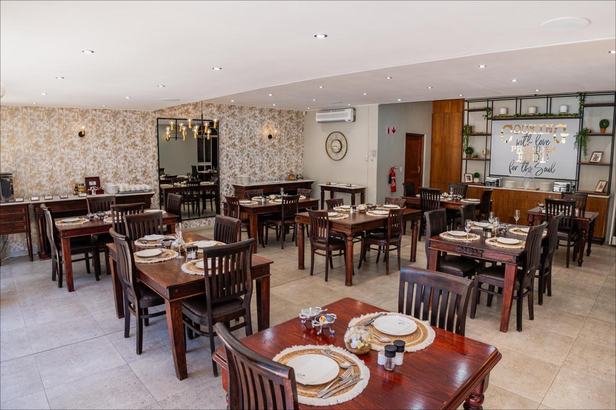 Scott'S Manor Guesthouse Function And Conference Venue Lichtenburg Екстериор снимка